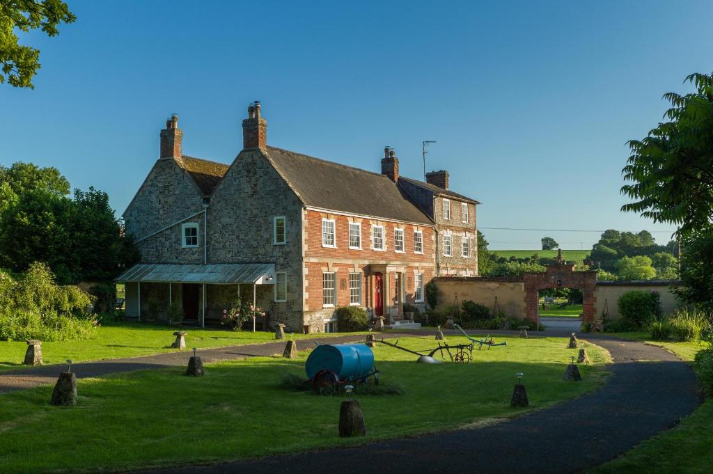 Rollestone Manor B&B and Restaurant