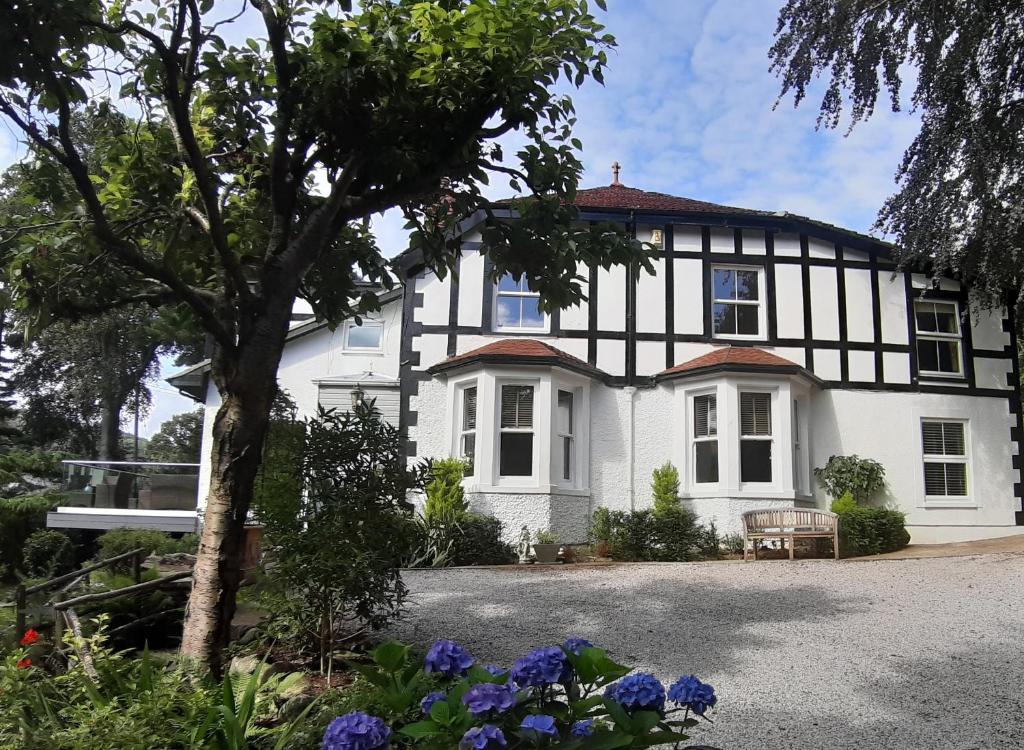 Tir y Coed Country House