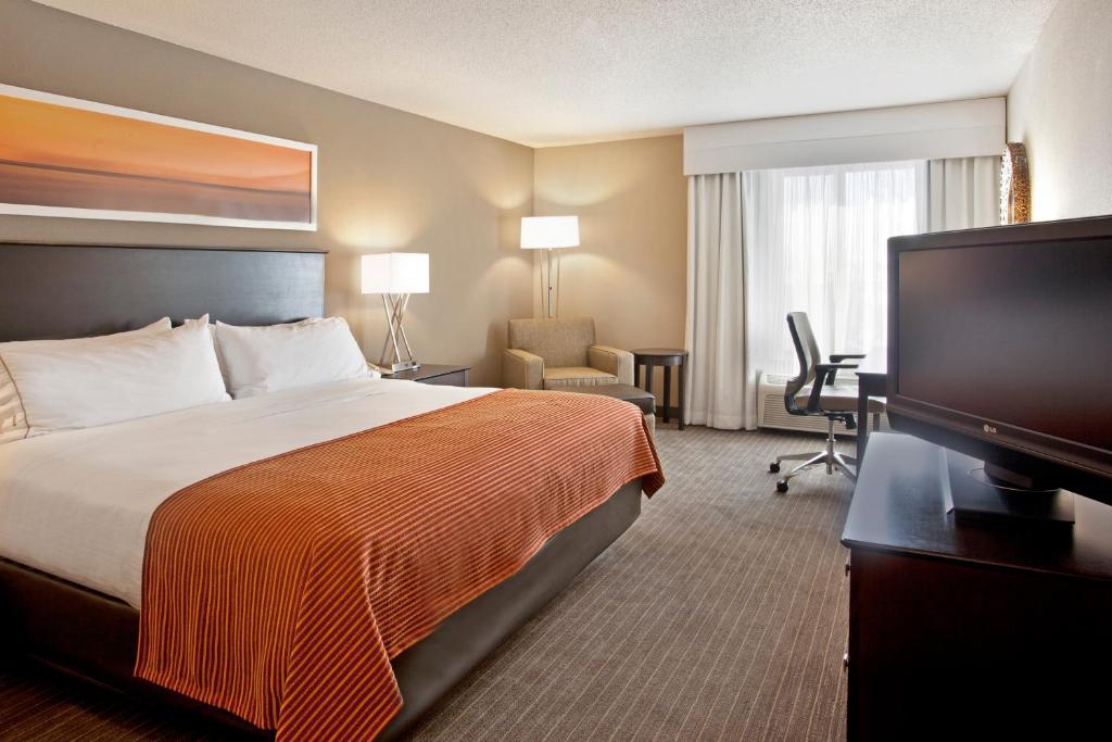 Holiday Inn Express Hotel & Suites Minneapolis - Minnetonka, an IHG Hotel