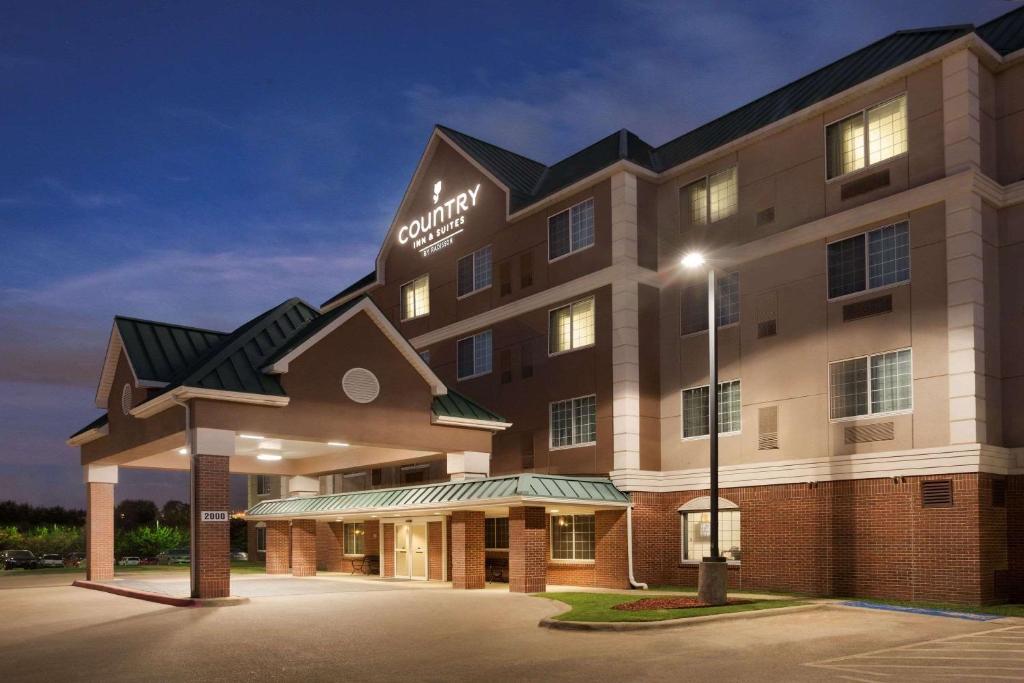 Country Inn & Suites by Radisson, DFW Airport South, TX