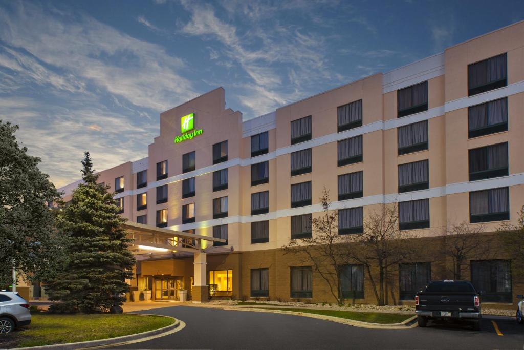 Holiday Inn & Suites Bolingbrook, an IHG Hotel