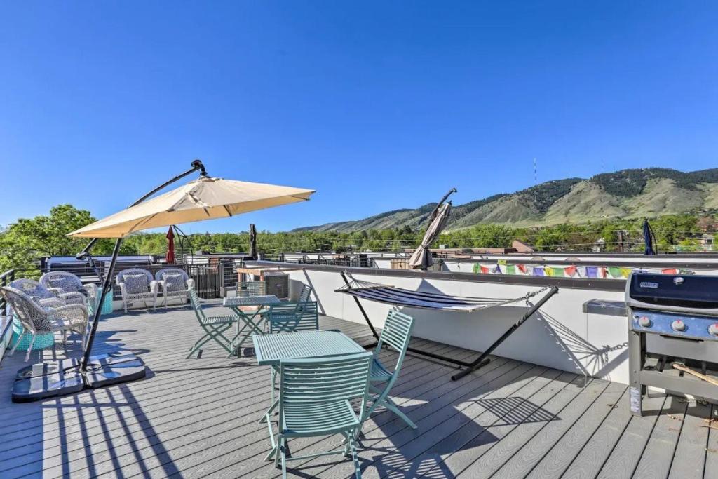 Golden Rooftop w Mountain Views - Walk to DT Golden School of Mines Close to Red Rocks